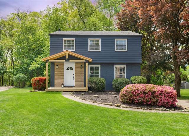 Property at 150 Dover Dr, Moon/crescent Twp, PA 15108, 3 beds, 2.5 baths