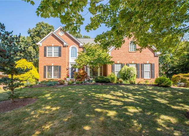 Property at 108 Creekwood Dr, Peters Twp, PA 15367, 4 beds, 2.5 baths