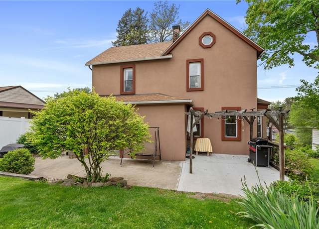 Property at 5519 Keefe St, Lincoln Place, PA 15207, 3 beds, 1.5 baths