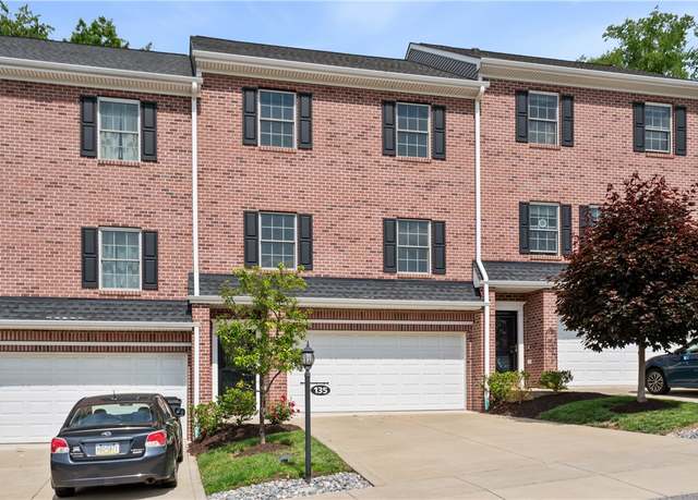 Property at 135 Lenox Dr, Findlay Twp, PA 15126, 3 beds, 2.5 baths