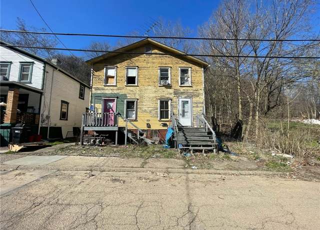 Property at 142 Baker St, Aliquippa, PA 15001, 3 beds, 1 bath