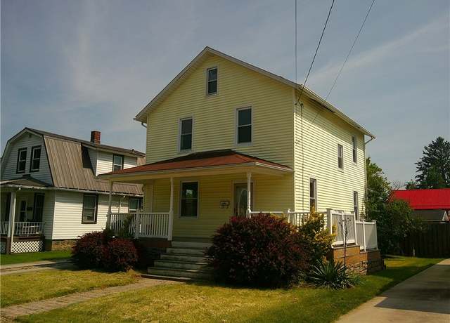 Property at 152 E Garrett St, Somerset Twp, PA 15501, 3 beds, 1 bath