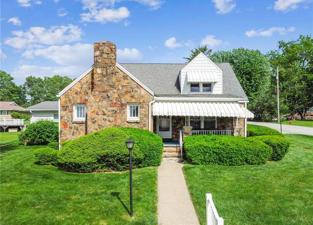 Property at 1068 Lakeview Dr, Unity  Twp, PA 15650, 4 beds, 2.5 baths