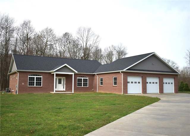 Property at 6 Oakhurst Dr, Twp Of But Sw, PA 16002, 3 beds, 3 baths