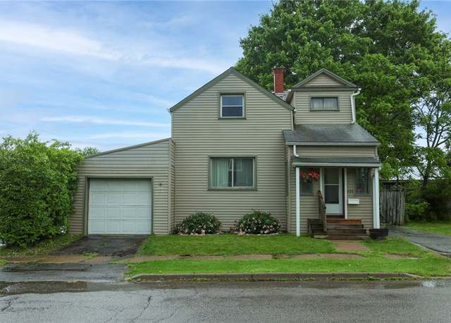 Property at 409 Summit St, Grove City Boro, PA 16127, 3 beds, 1.5 baths