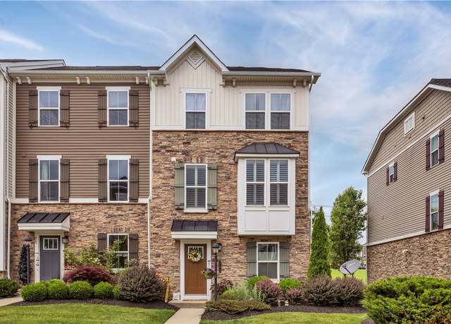Property at 155 Bucktail Dr, Cranberry Twp, PA 16066, 2 beds, 2.5 baths