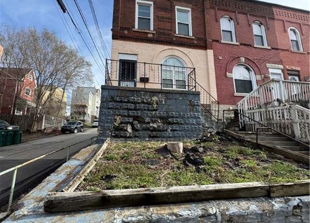 Property at 301 Lawn St, Oakland, PA 15213, 3 beds, 1 bath