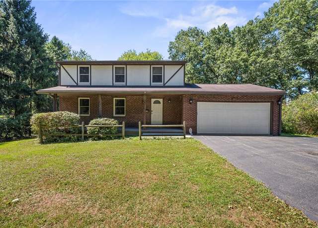 Property at 450 Greenwood Dr, Hermitage, PA 16148, 3 beds, 1.5 baths