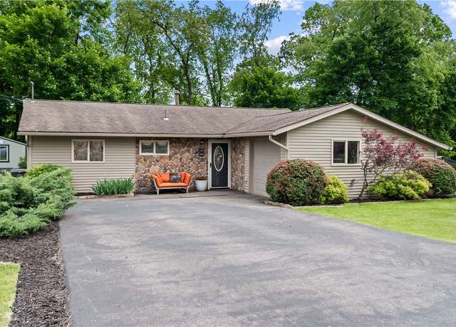 Property at 47 Dover Dr, Cranberry Twp, PA 16066, 3 beds, 1.5 baths