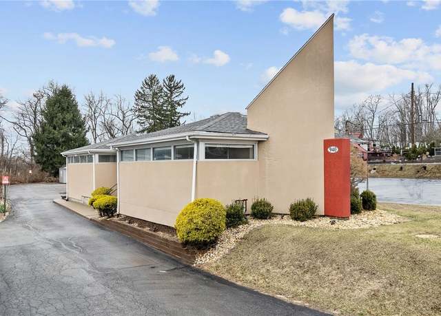 Property at 940 Beaver Grade Rd, Moon/crescent Twp, PA 15108