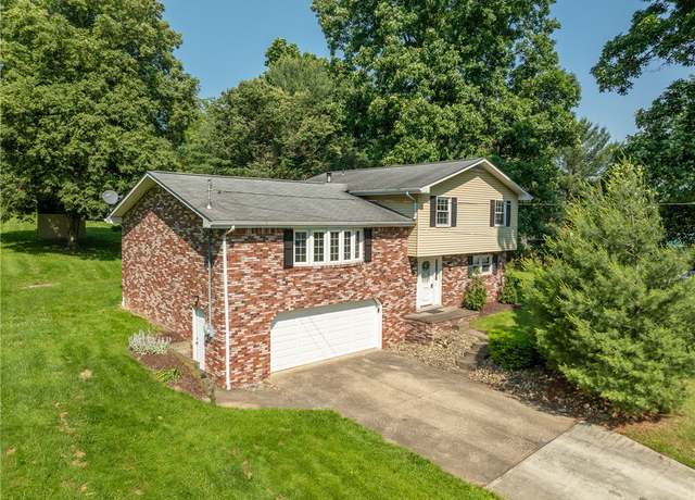 Property at 756 Arona Rd, Hempfield Twp - Wml, PA 15672, 3 beds, 2.5 baths