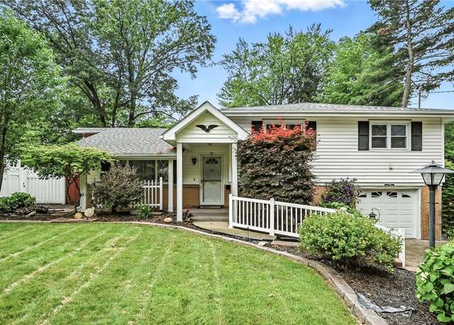 Property at 2220 Wakefield Dr, Hermitage, PA 16148, 3 beds, 2 baths