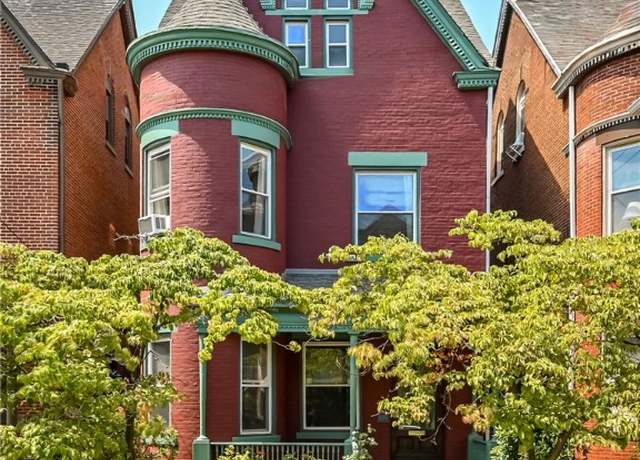 Property at 835 N Saint Clair St, Highland Park, PA 15206, 5 beds, 2.5 baths