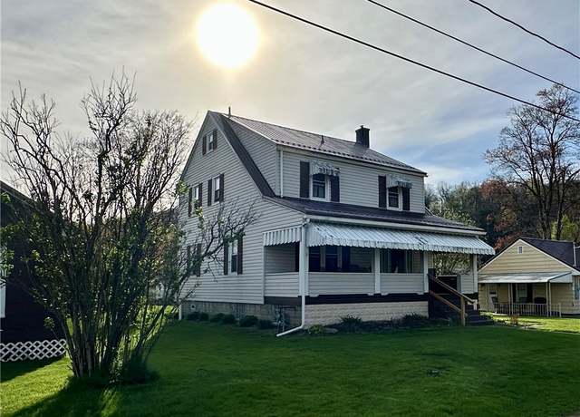 Property at 109 Center Dr, East Franklin Twp, PA 16210, 3 beds, 1.5 baths