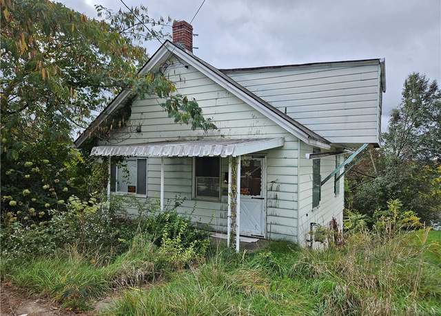 Property at 806 Ridge Ave, Jeannette, PA 15644, 2 beds, 1.5 baths