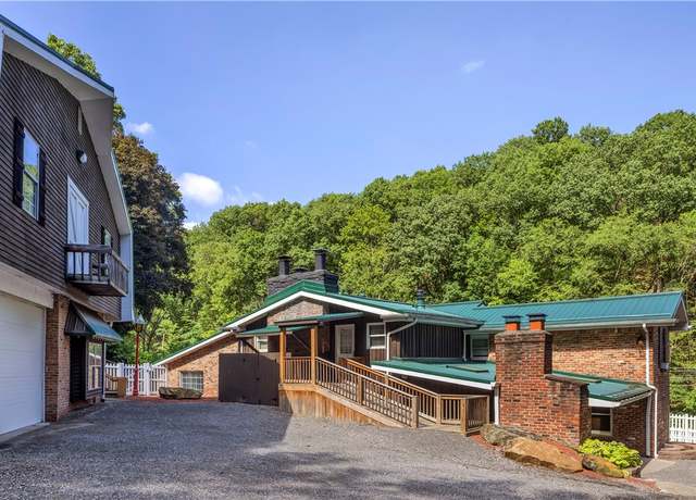 Property at 553 Guys Run Rd, Harmar, PA 15024, 3 beds, 2 baths