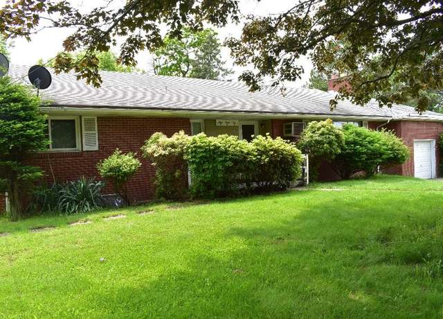 Property at 945 Brodhead Rd, Moon/crescent Twp, PA 15108, 4 beds, 3 baths