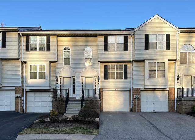 Property at 487 Shadywood Dr, Penn Hills, PA 15235, 2 beds, 1.5 baths