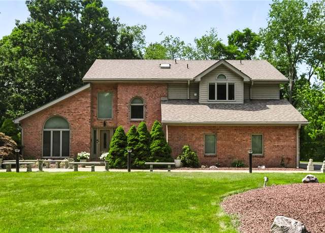 Property at 100 Judy Dr, Collier Twp, PA 15106, 4 beds, 3.5 baths