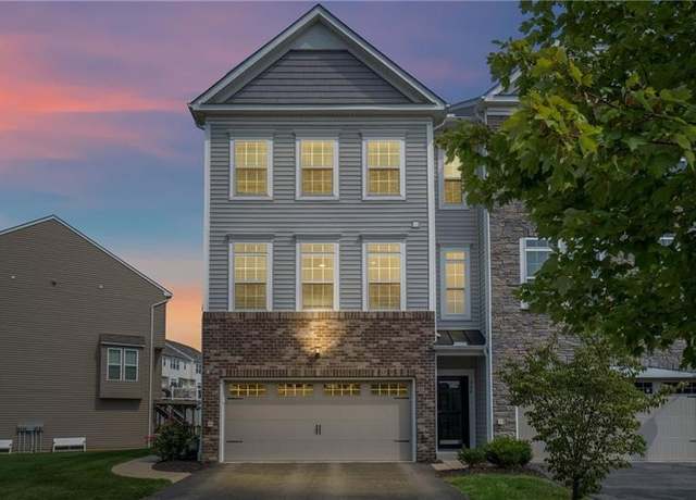 Property at 228 Eagle Dr, Cranberry Twp, PA 16066, 3 beds, 2.5 baths