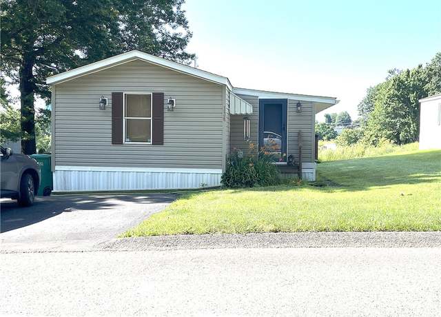 Property at 136 Moraine Dr, Muddy Creek Twp, PA 16051, 3 beds, 2 baths
