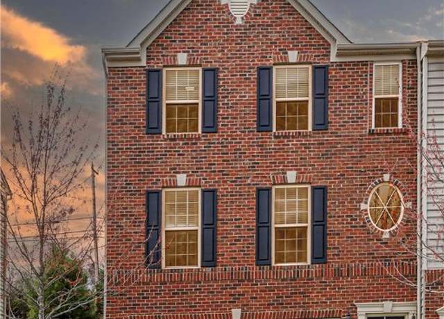 Property at 104 Noble Woods Dr, Moon/crescent Twp, PA 15108, 3 beds, 2.5 baths