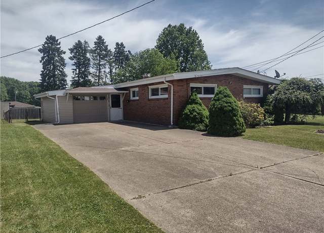 Property at 313 Chester Dr, Lower Burrell, PA 15068, 3 beds, 2 baths