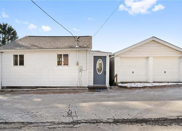 Property at 733 Peach Aly, Glassport, PA 15045, 2 beds, 1.5 baths