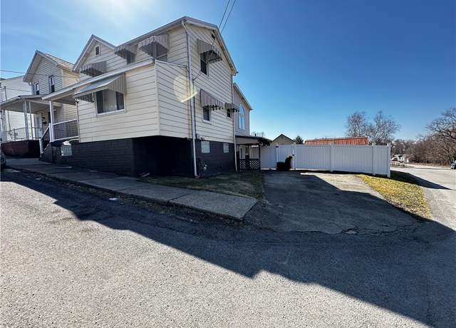 Property at 39 Dunkard Ave, Uniontown, PA 15401, 3 beds, 2.5 baths