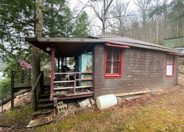 Property at 177 West Maple Ln, Highland Twp, PA 16214, 3 beds, 1 bath