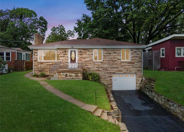 Property at 920 Maple Ave, Castle Shannon, PA 15234, 3 beds, 1.5 baths