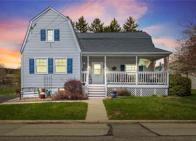 Property at 352 W Garrett St, Somerset Boro, PA 15501, 4 beds, 2 baths