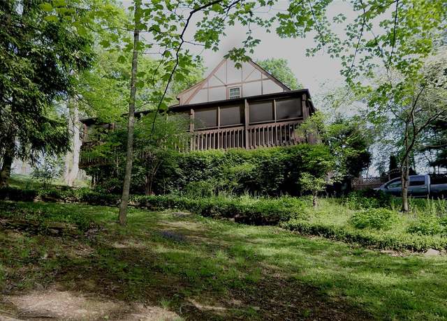 Property at 107 Great Oaks Dr, Moon/crescent Twp, PA 15108, 5 beds, 3.5 baths
