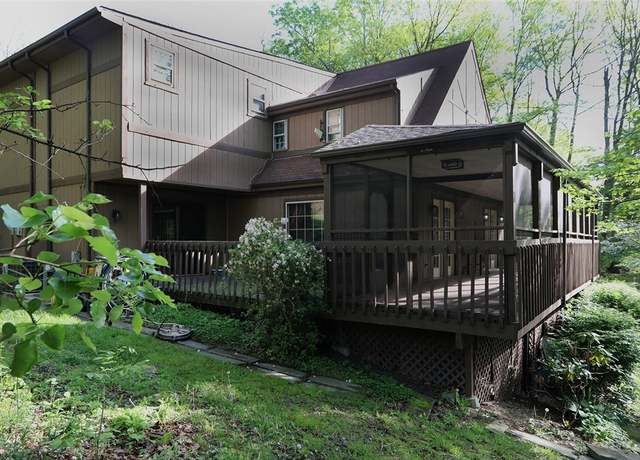 Property at 107 Great Oaks Dr, Moon/crescent Twp, PA 15108, 5 beds, 3.5 baths