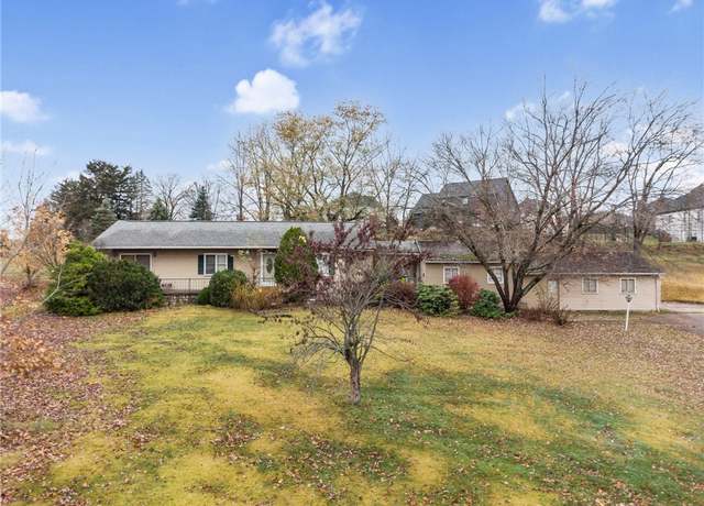 Property at 357 E Mcmurray Rd, Peters Twp, PA 15317, 3 beds, 2.5 baths