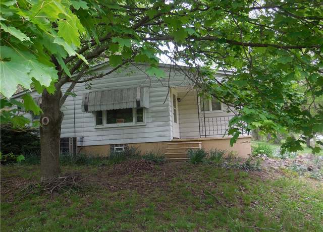 Property at 625 Achortown Rd, Chippewa Twp, PA 15010, 4 beds, 1.5 baths