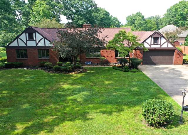 Property at 521 E Pine St, Grove City Boro, PA 16127, 3 beds, 3 baths