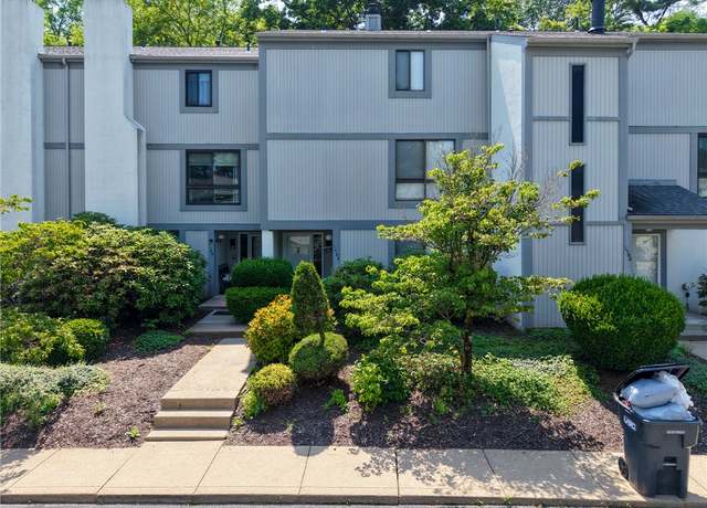 Property at 1586 Pinehurst Dr, Upper St. Clair, PA 15241, 2 beds, 3.5 baths