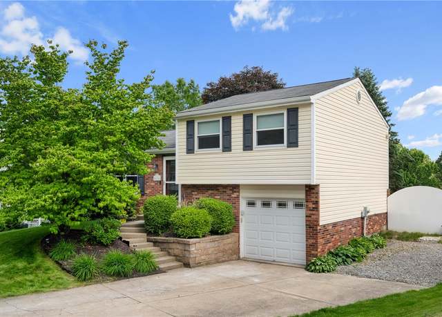 Property at 616 Meade Dr, Moon/crescent Twp, PA 15108, 3 beds, 2 baths