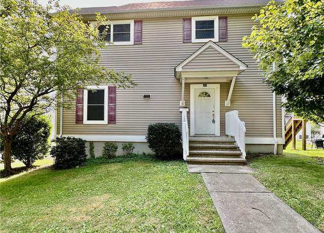 Property at 104 Fruit Ave, Farrell, PA 16121, 3 beds, 2.5 baths