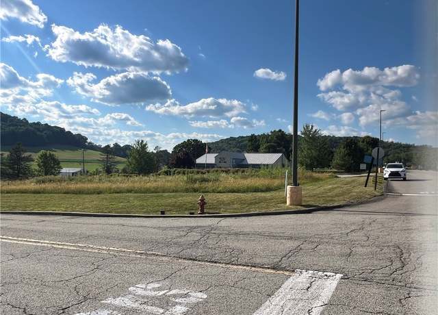 Property at 48 Towne Center Dr, Allegheny Twp - Wml, PA 15656
