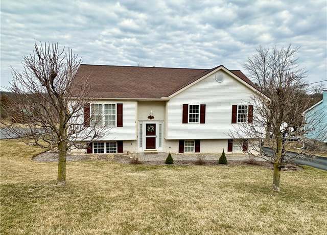 Property at 204 Charlotte Cir, East Franklin Twp, PA 16201, 3 beds, 2 baths