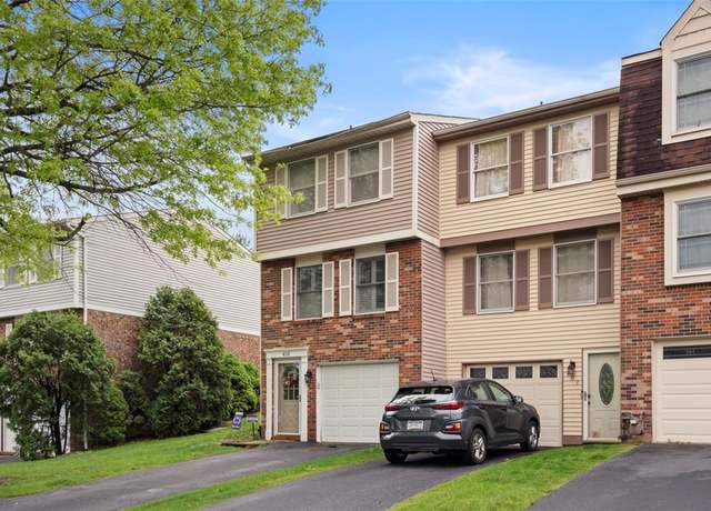 Property at 410 Redrome Cir E, South Fayette, PA 15017, 2 beds, 1.5 baths