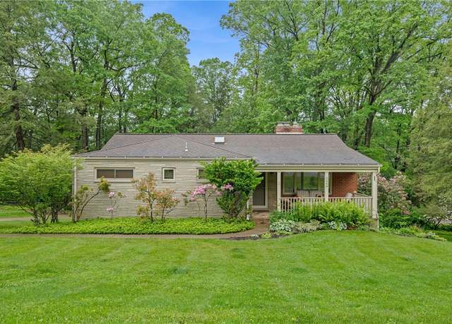 Property at 2666 Pointview Dr, Hampton, PA 15101, 3 beds, 2.5 baths