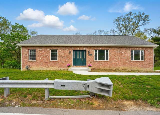 Property at 958 Cliff Mine Rd, Coraopolis, PA 15108, 3 beds, 2.5 baths