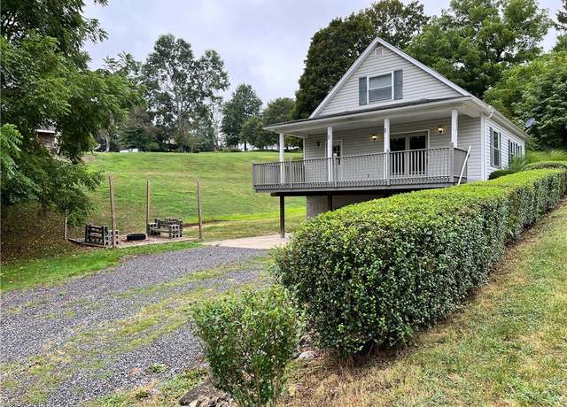 Property at 1103 Hoffman Dr, Oakdale, PA 15071, 2 beds, 2 baths