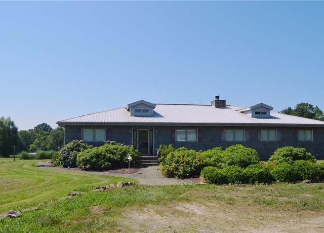 Property at 405 Hogg Rd, Worthington, PA 16262, 3 beds, 2 baths