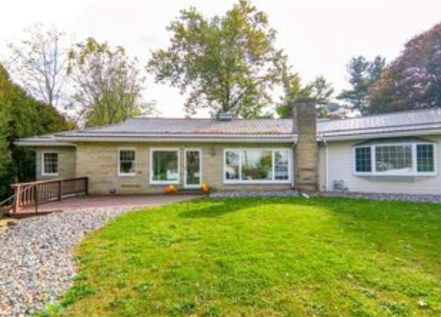 Property at 100 Shanahan Rd, Center Twp - But, PA 16001, 3 beds, 2.5 baths