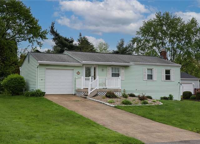 Property at 105 Fox Run Rd, Cranberry Twp, PA 16066, 3 beds, 2 baths