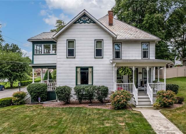 Property at 220 E Market St, Mercer Boro - Mer, PA 16137, 4 beds, 2 baths